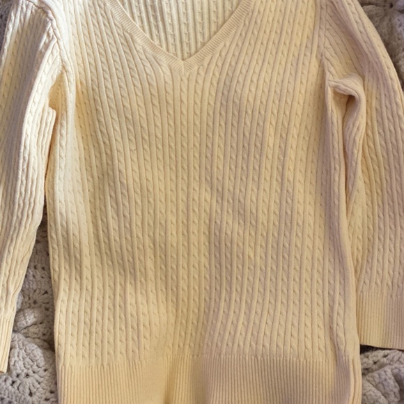 New Pale Yellow Lightweight Cable Seater - Picture 1 of 2